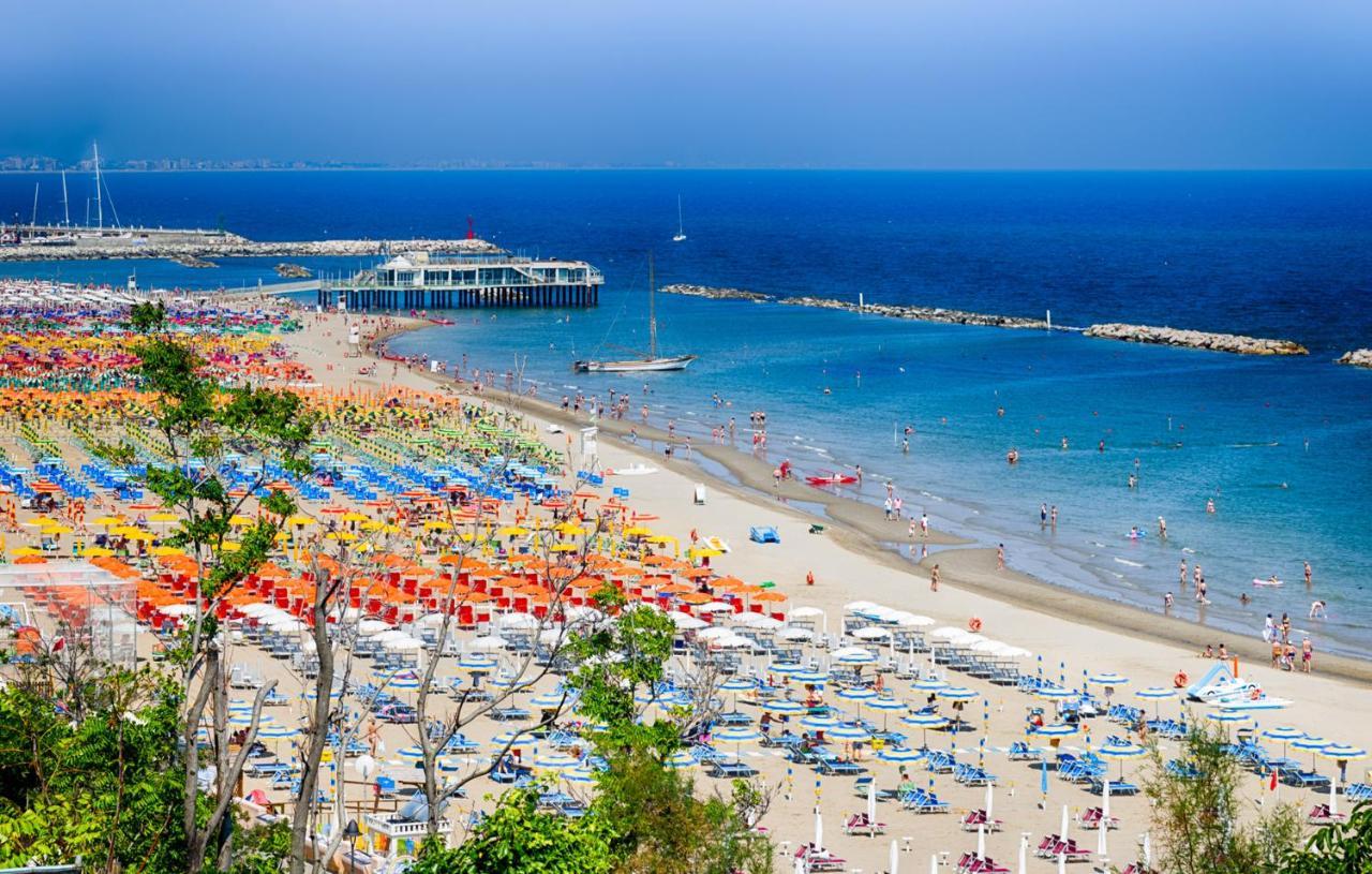 Hotel Adler Gabicce Mare Exterior foto