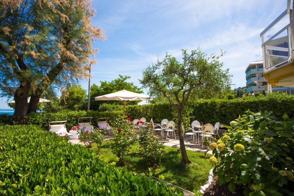 Hotel Adler Gabicce Mare Exterior foto